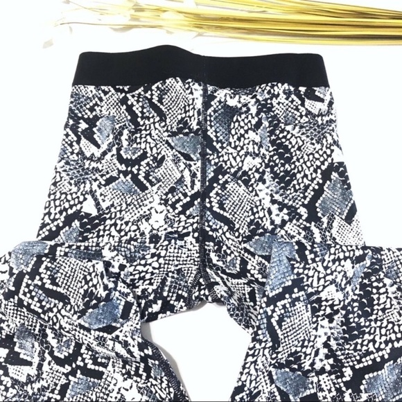 NIKE Pro Heights Vixen 3/4 Crop Tights - Picture 6 of 8